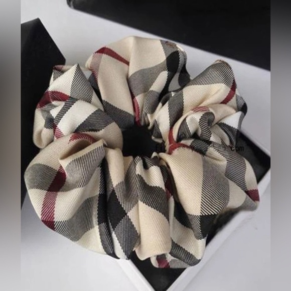 Plaid  Scrunchie Hair Accessory - Picture 1 of 1